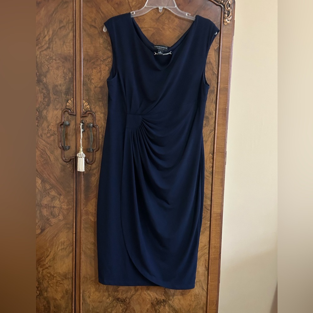 Figure flattering sheath dress size 16 by Connected